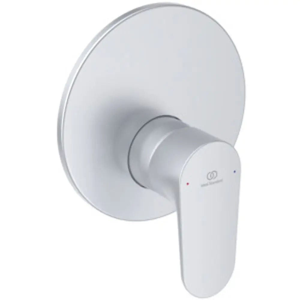 Brausearmatur von Ideal Standard mit einem runden Montagekreis und einem langen Hebel, der zur Temperatur- und Wassermengenregelung verwendet wird.